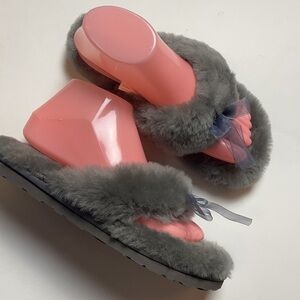 NEW Sova by SLPR Grey Sheepskin Thong Slippers Womens Size 7